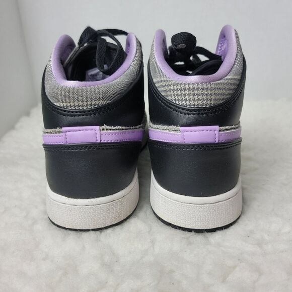 Nike Air Jordan 1 Mid SE Lilac Plaid GS Size 6.5Y (8W) DC7226-015 - Picture 5 of 9